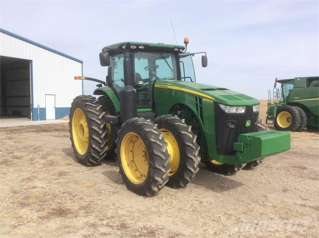 John Deere 8235R Tractores