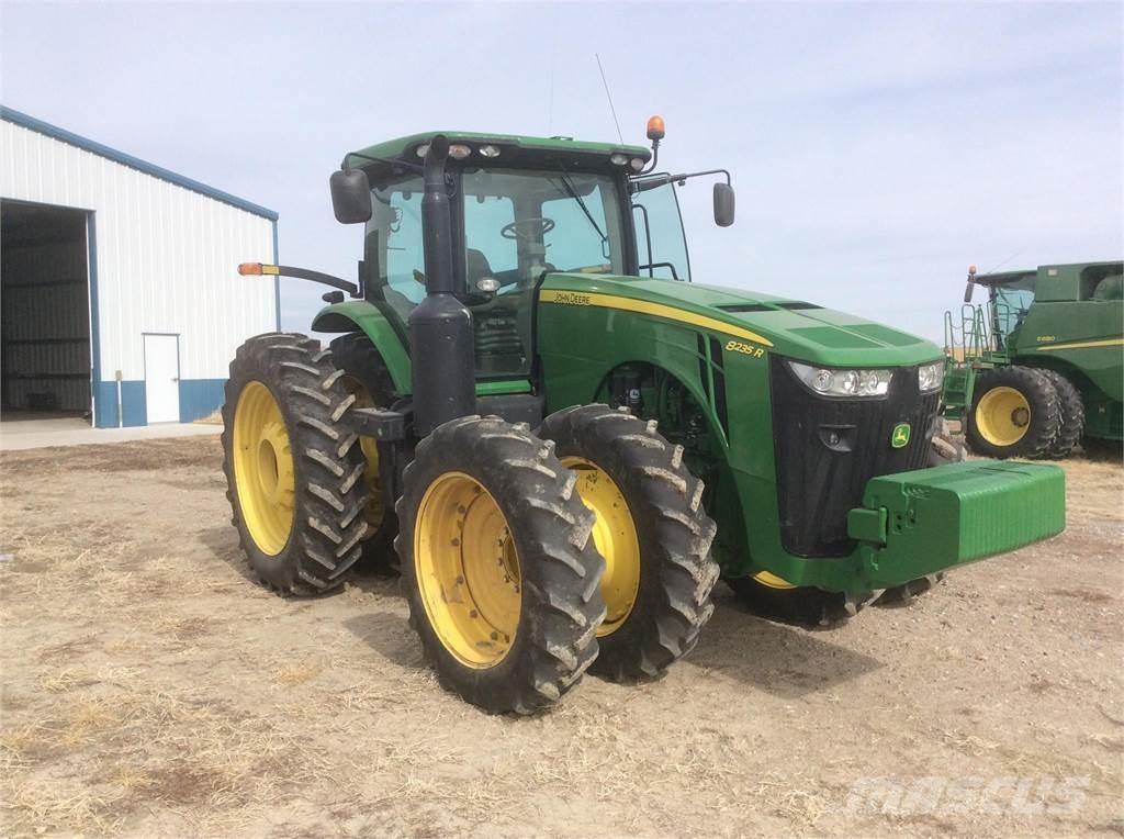 John Deere 8235R Tractores