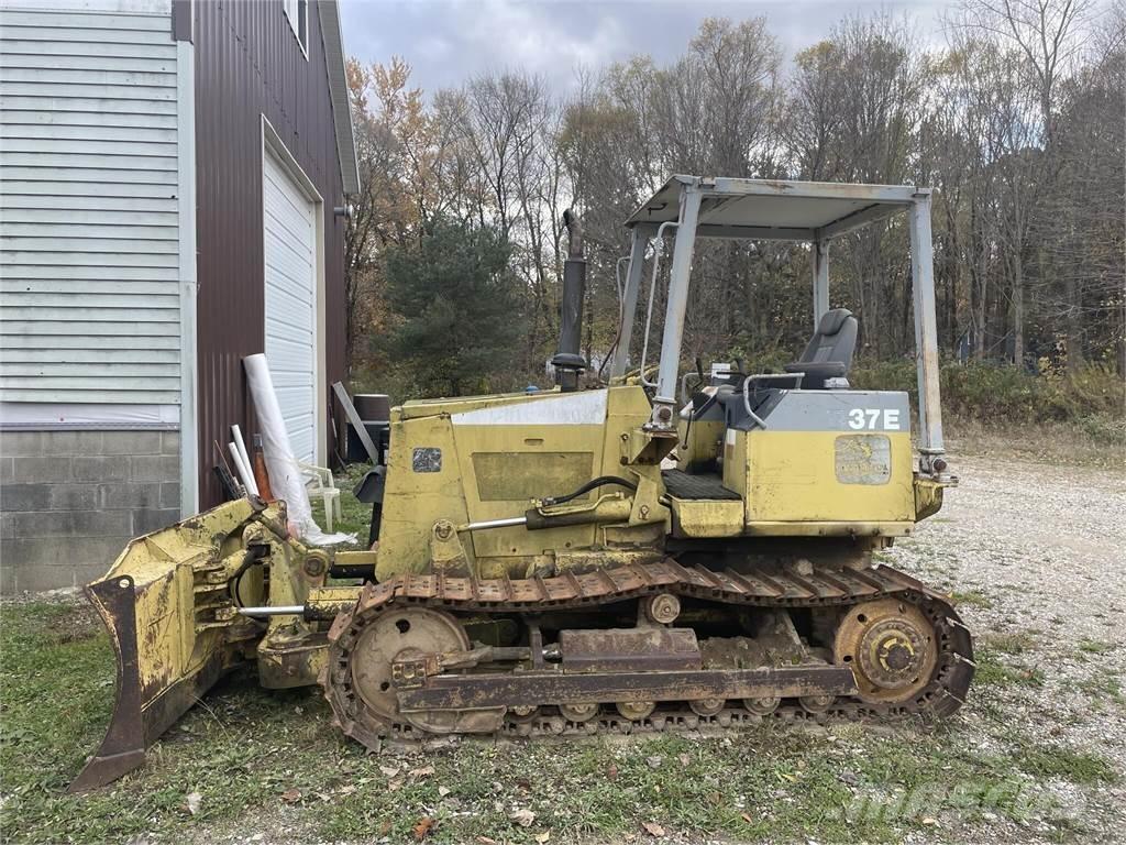 Komatsu D37E-5 Buldozer sobre oruga
