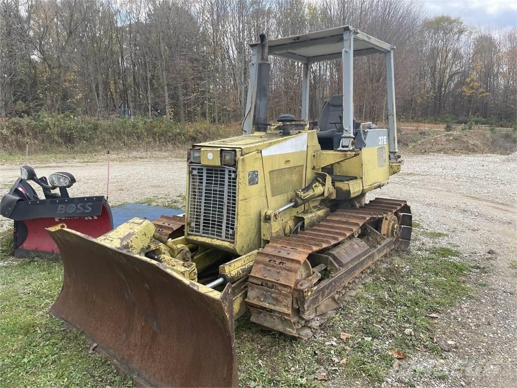 Komatsu D37E-5 Buldozer sobre oruga