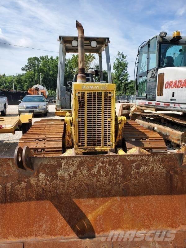 Komatsu D38P-1 LGP Buldozer sobre oruga