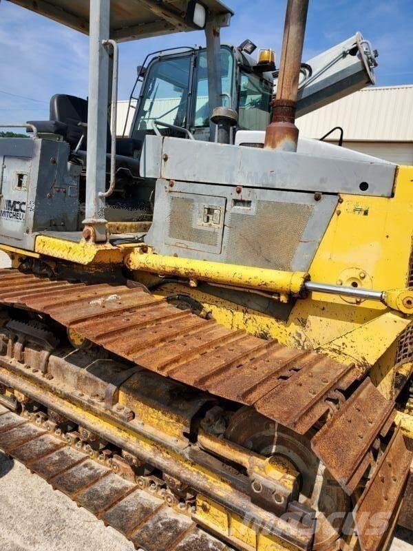 Komatsu D38P-1 LGP Buldozer sobre oruga