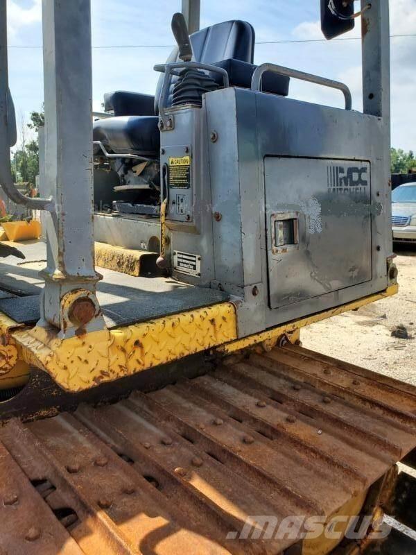 Komatsu D38P-1 LGP Buldozer sobre oruga