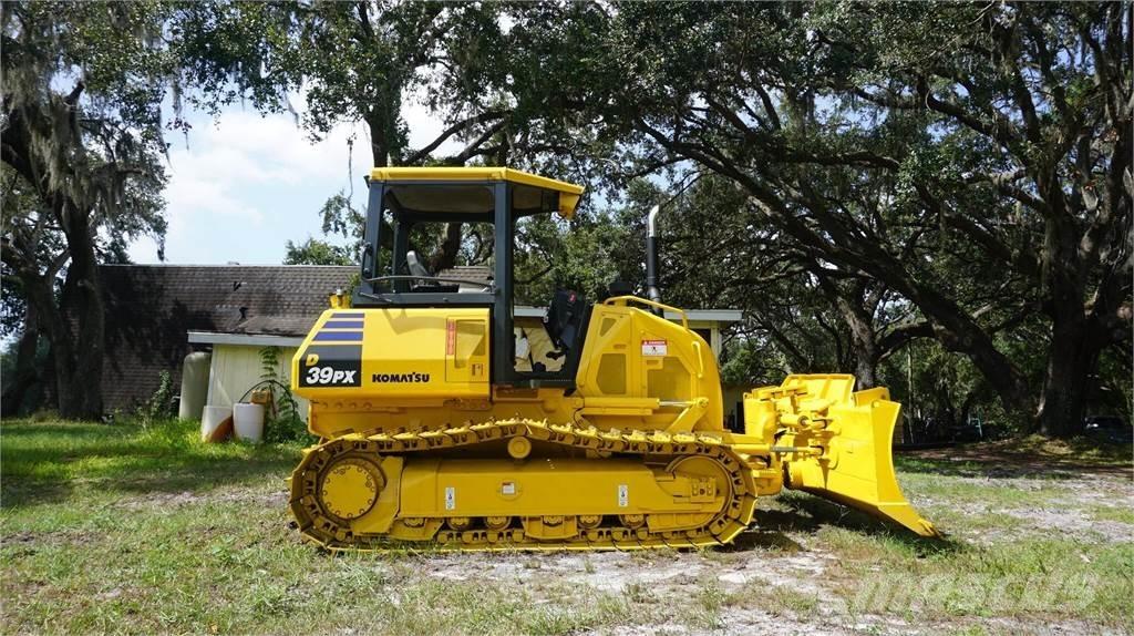 Komatsu D39PX-24 Buldozer sobre oruga