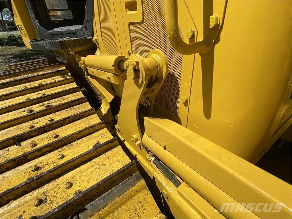 Komatsu D39PX-24 Buldozer sobre oruga