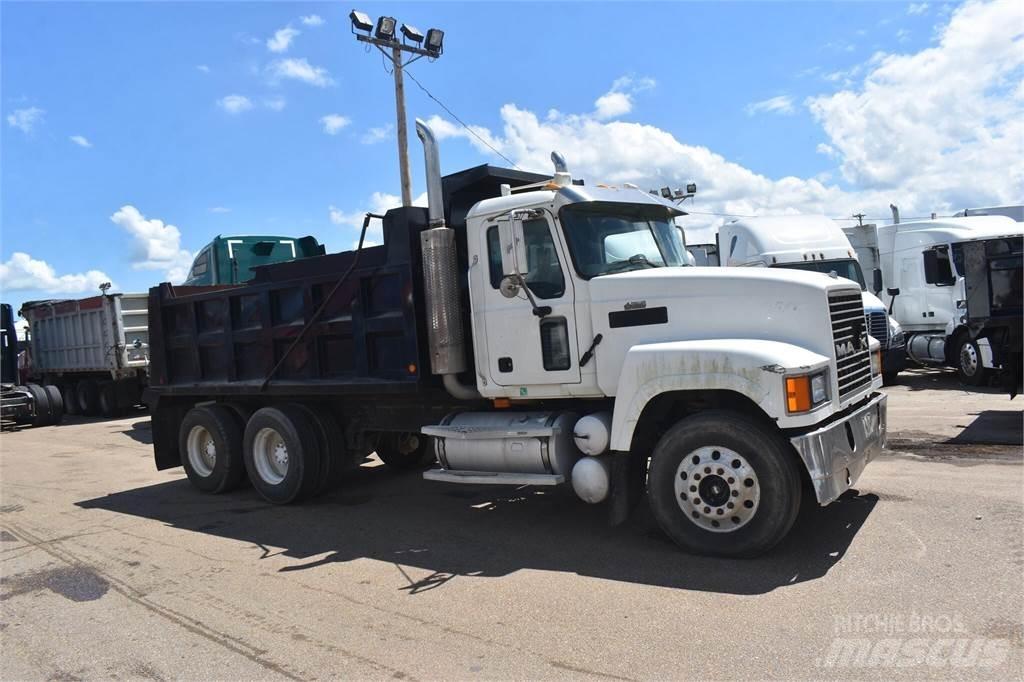 Mack CHN613 Bañeras basculantes usadas