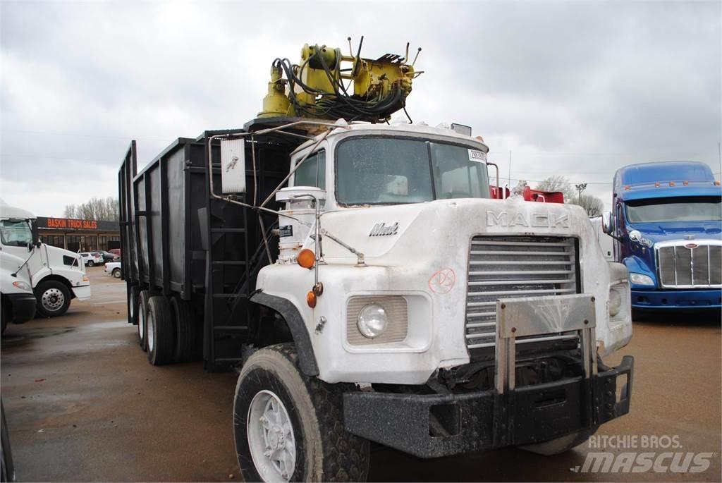 Mack DM690S Camiones grúa