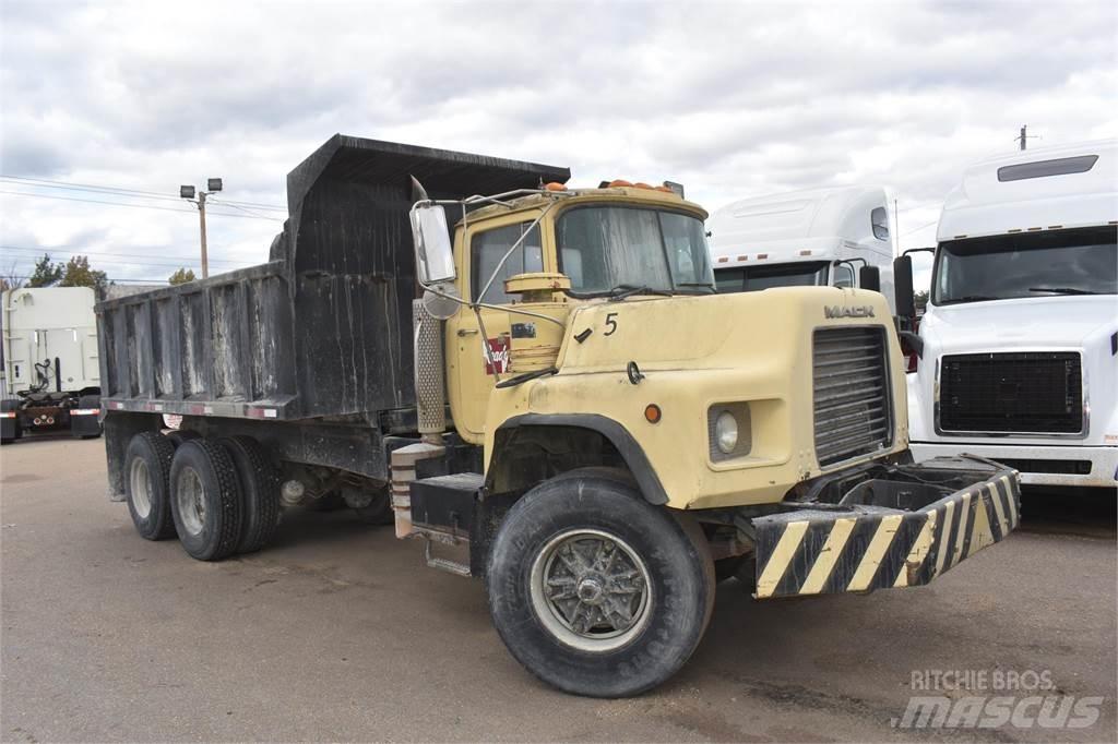 Mack DM690S Bañeras basculantes usadas