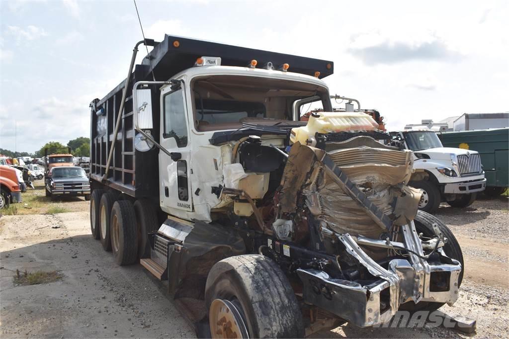Mack GRANITE GU713 Bañeras basculantes usadas