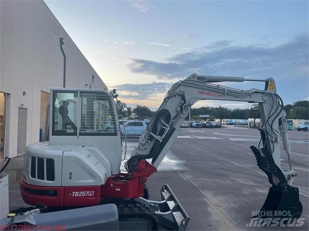 Takeuchi TB257FR Excavadoras sobre orugas