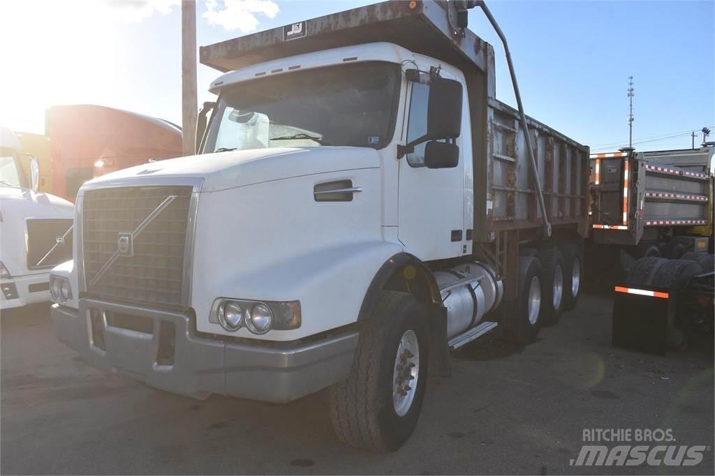 Volvo VHD84B200 Bañeras basculantes usadas