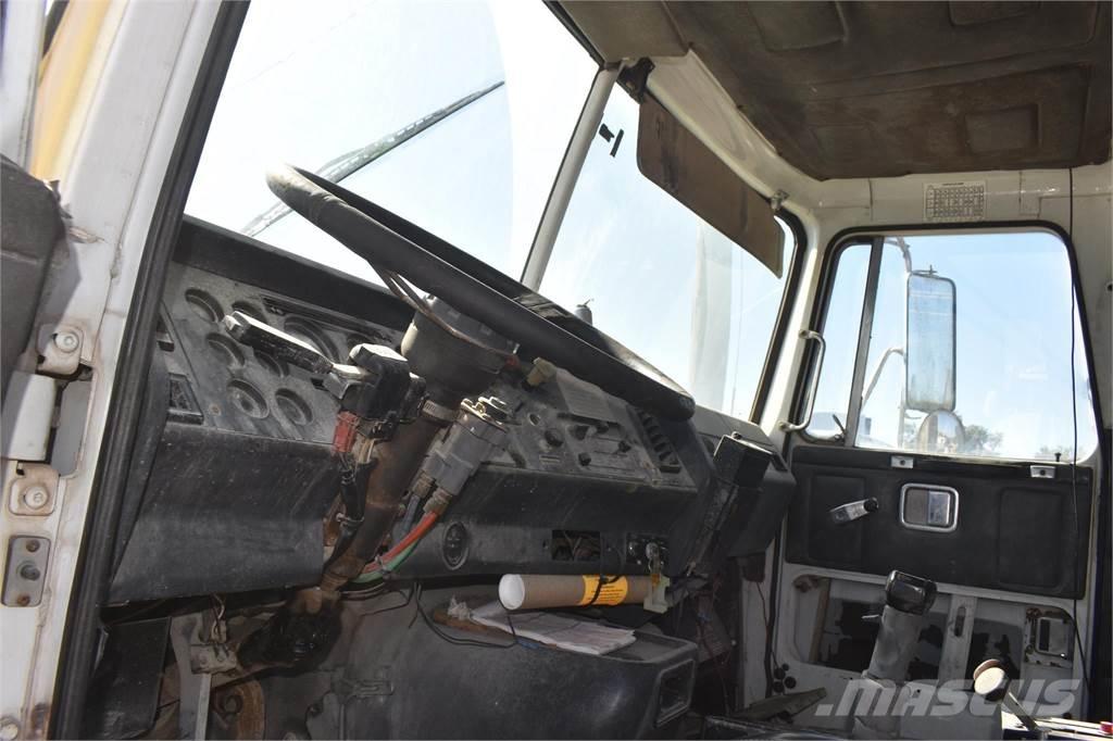 White/GMC WG42 Bañeras basculantes usadas