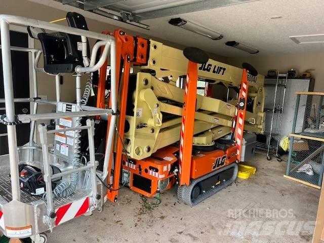 JLG 600AJ BOO Plataformas con brazo de elevación manual