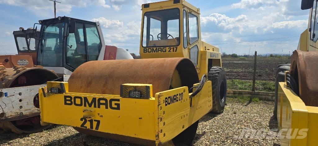 Bomag BW 217 D Rodillos de un solo tambor