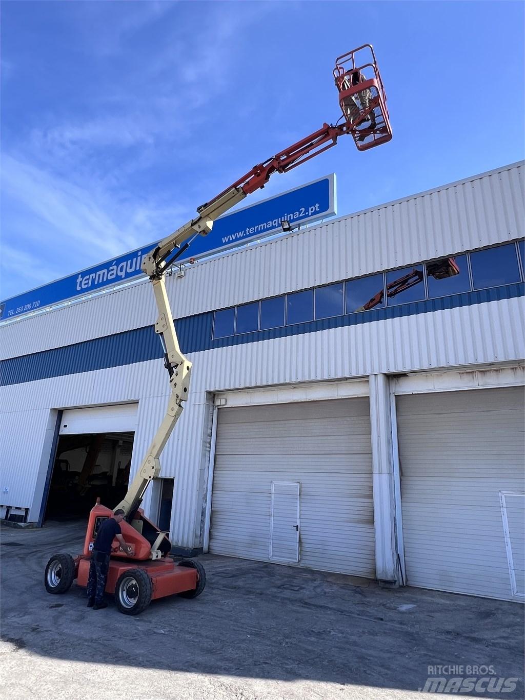 JLG E450 AJ Plataformas con brazo de elevación manual