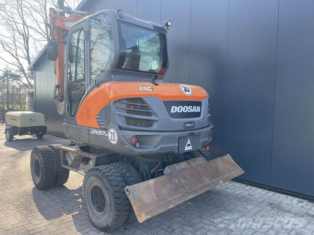 Doosan DX57W Excavadoras de ruedas
