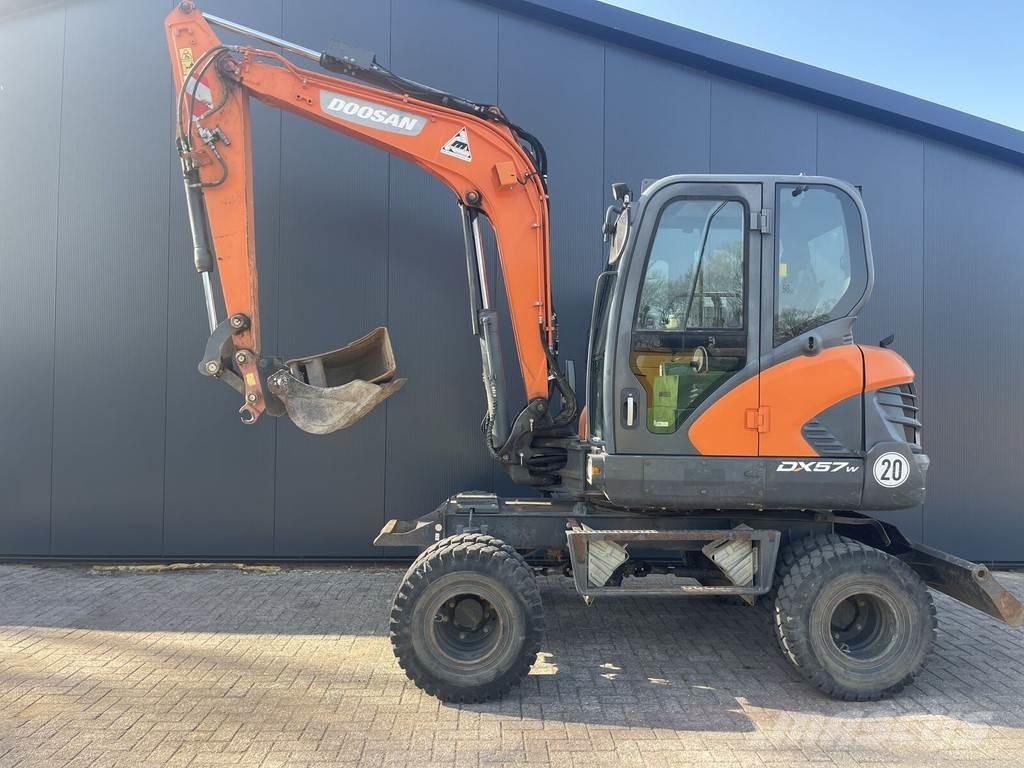 Doosan DX57W Excavadoras de ruedas