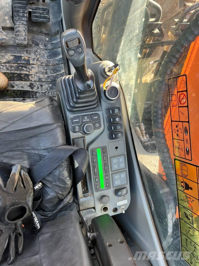 Doosan DX 225 Excavadoras sobre orugas