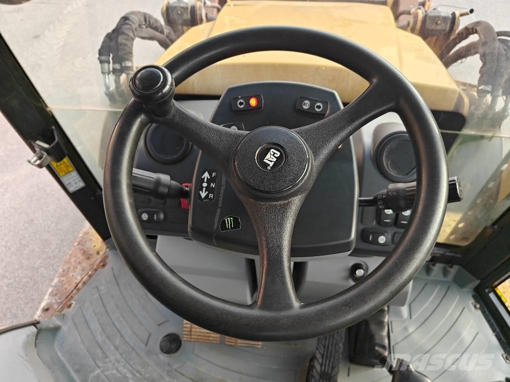 CAT 428 F Retrocargadoras