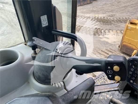 CAT D6N XL Buldozer sobre oruga