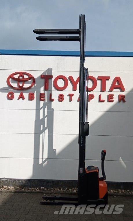 Toyota SWE120L Apiladoras eléctricos