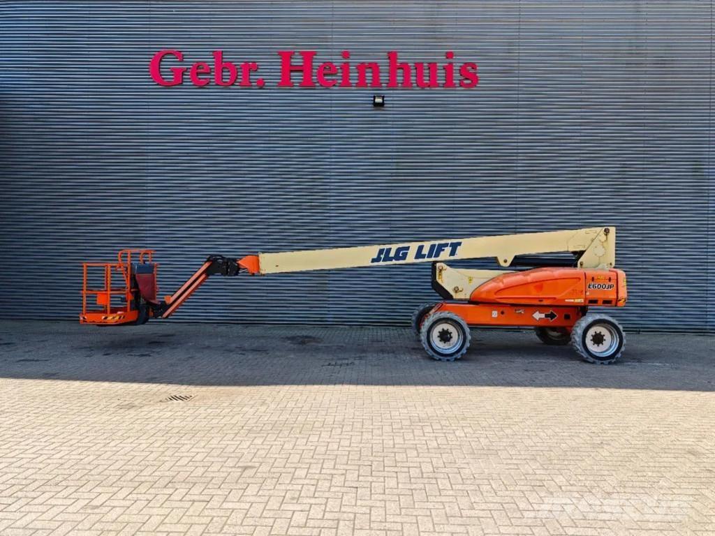 JLG E600 JP Plataformas con brazo de elevación manual