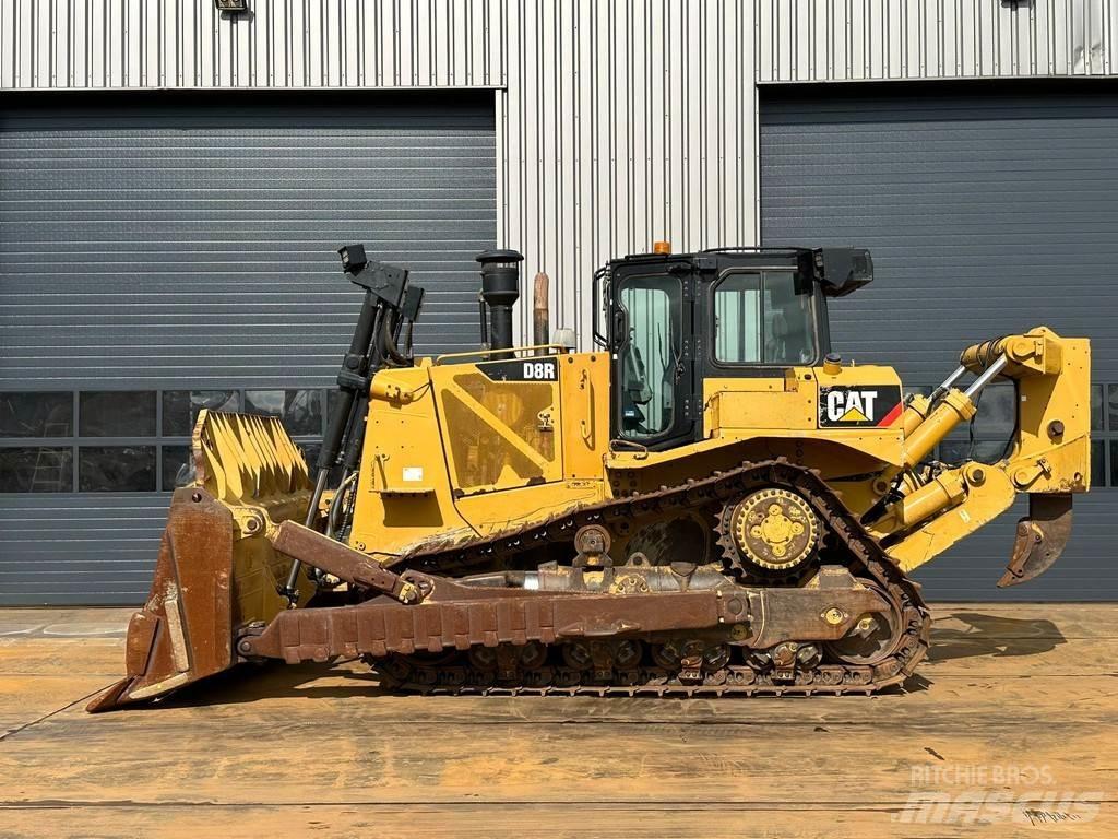 CAT D8R Buldozer sobre oruga