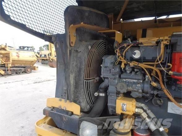 CAT PS-150C Rodillos sobre neumáticos