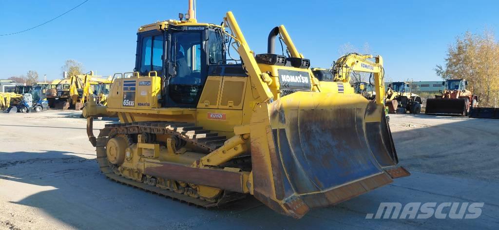 Komatsu D65EXi Buldozer sobre oruga