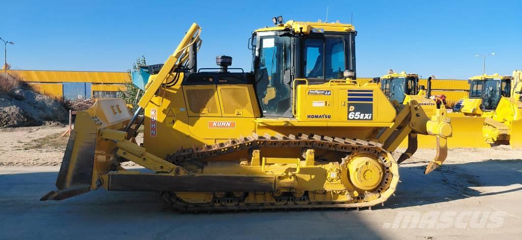 Komatsu D65EXi Buldozer sobre oruga