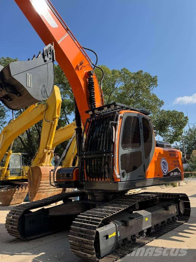 Doosan DX 225 Excavadoras sobre orugas