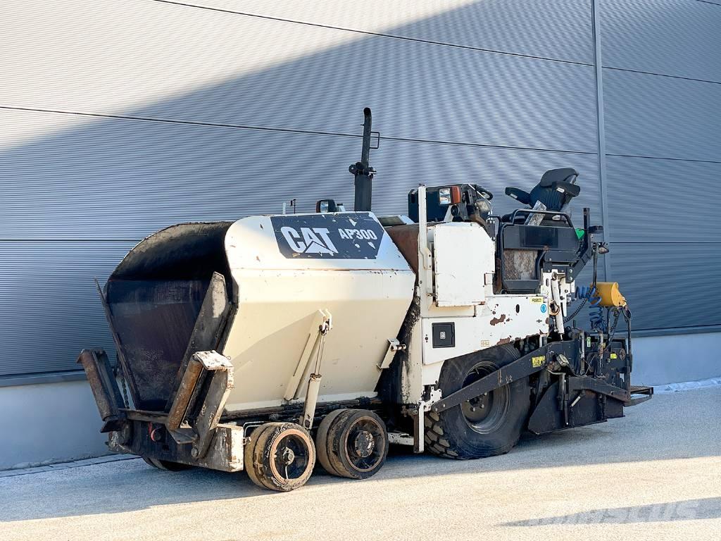 CAT AP300 Asfaltadoras