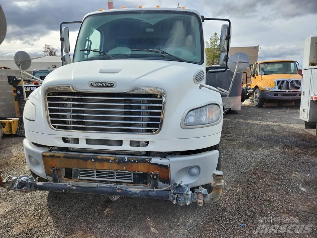 Freightliner M2-106 Camiones cisterna