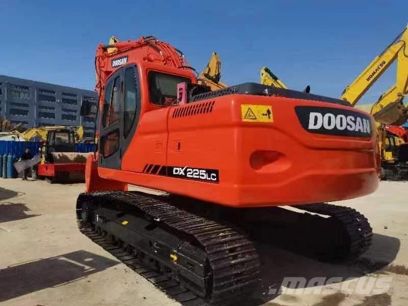Doosan DX 225 Excavadoras sobre orugas
