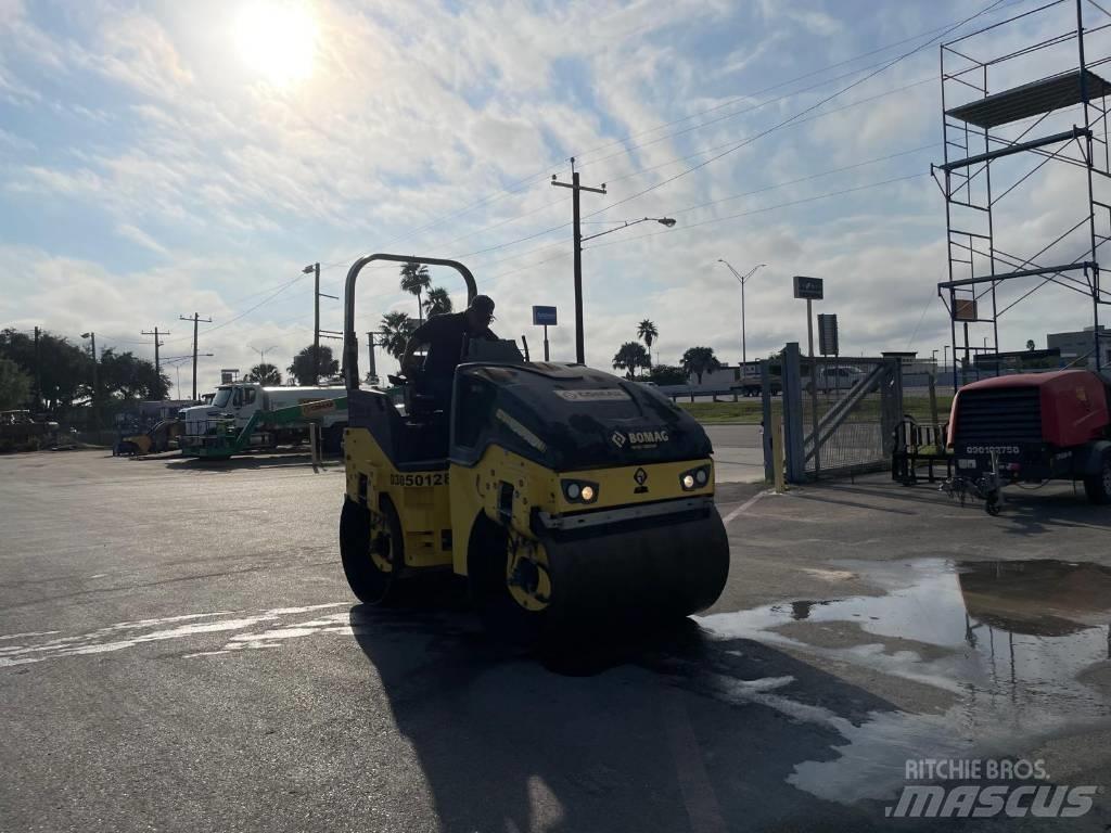 Bomag BW 138 Rodillos de doble tambor