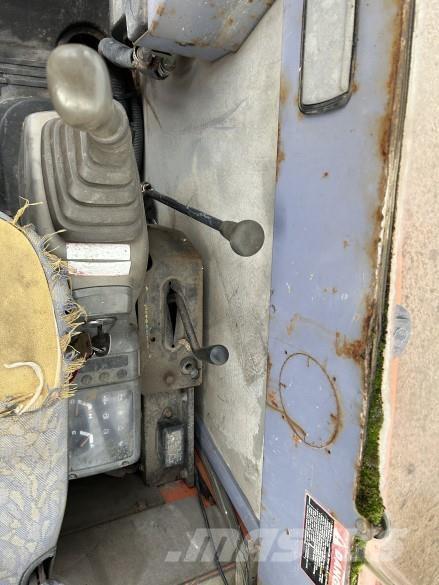 Hitachi EX30-2 Otros