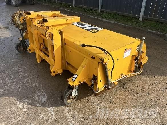 JCB SWEEPER SC240 Otros