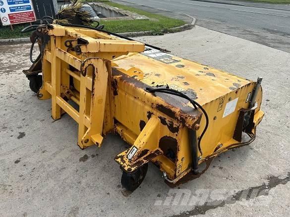 JCB SWEEPER SC240 Otros