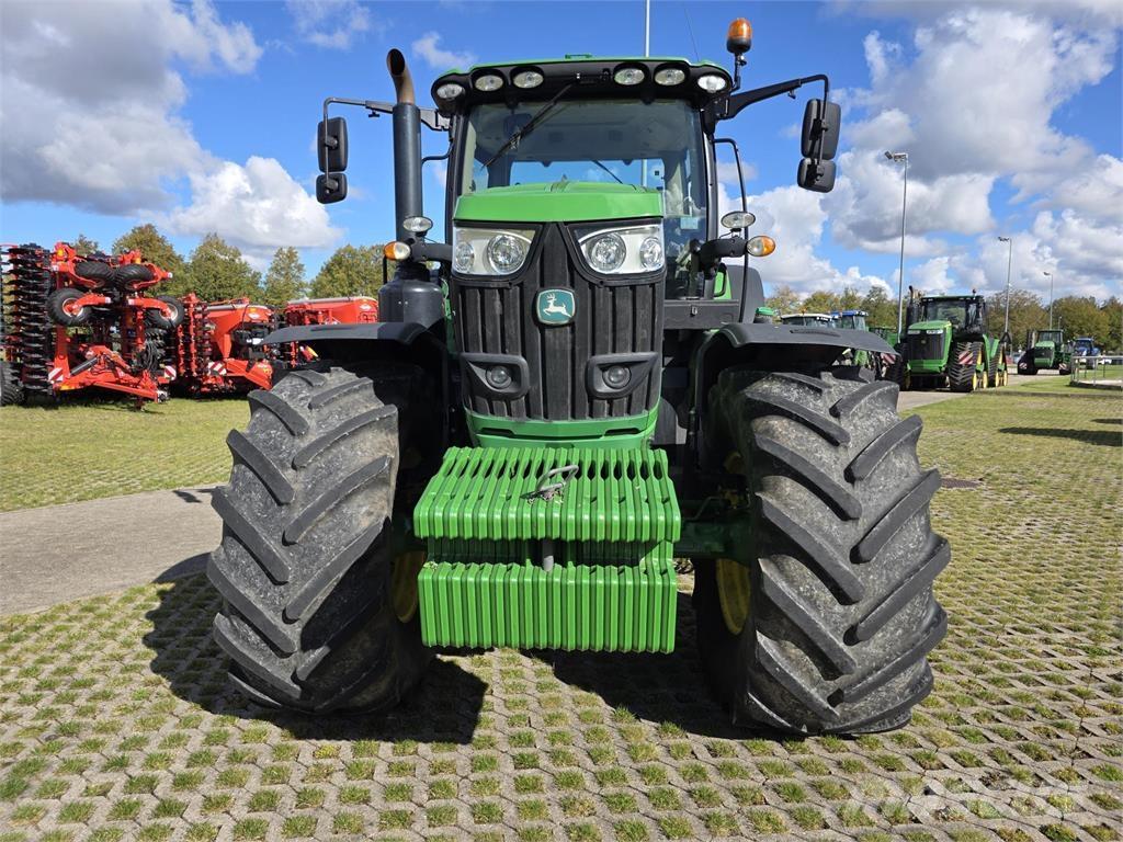 John Deere 6215R Tractores