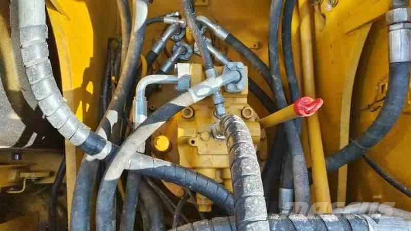 CAT 320 D 2 Excavadoras 7t - 12t