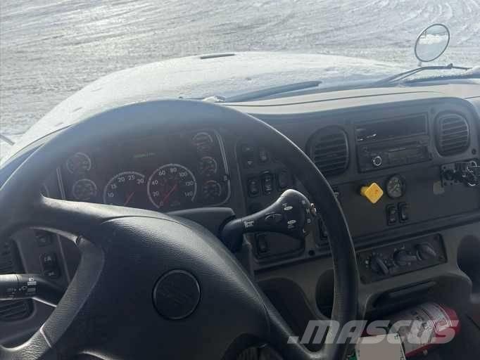 Freightliner M2-112 Camiones con caja de remolque