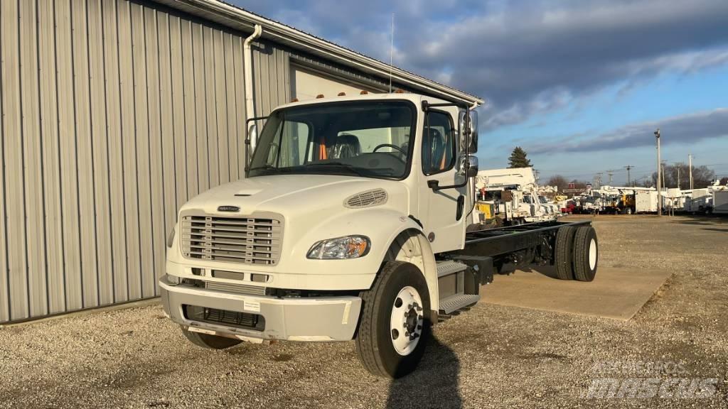 Freightliner M2 Camiones con chasís y cabina