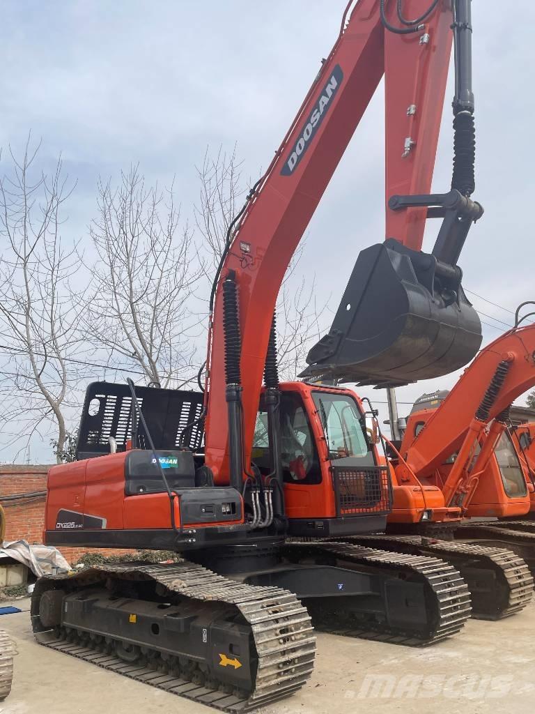 Doosan DX 225 Excavadoras sobre orugas