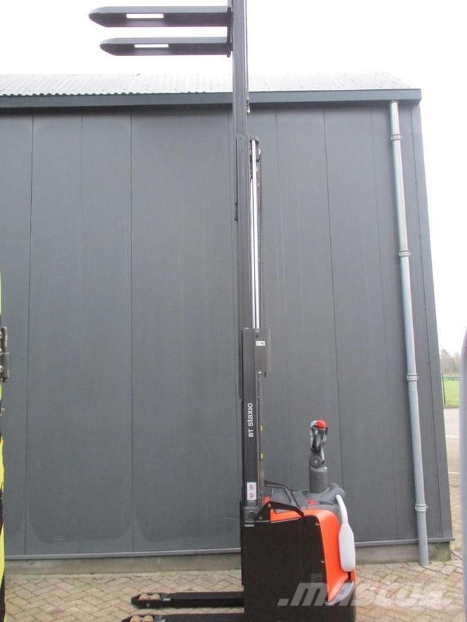 Toyota SPE120 Montacargas con plataformas de baja elevación