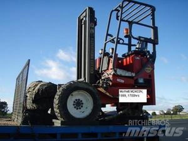 Moffett M2403N Montacargas todo terreno