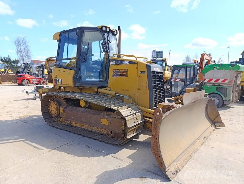 CAT D 4 K Buldozer sobre oruga