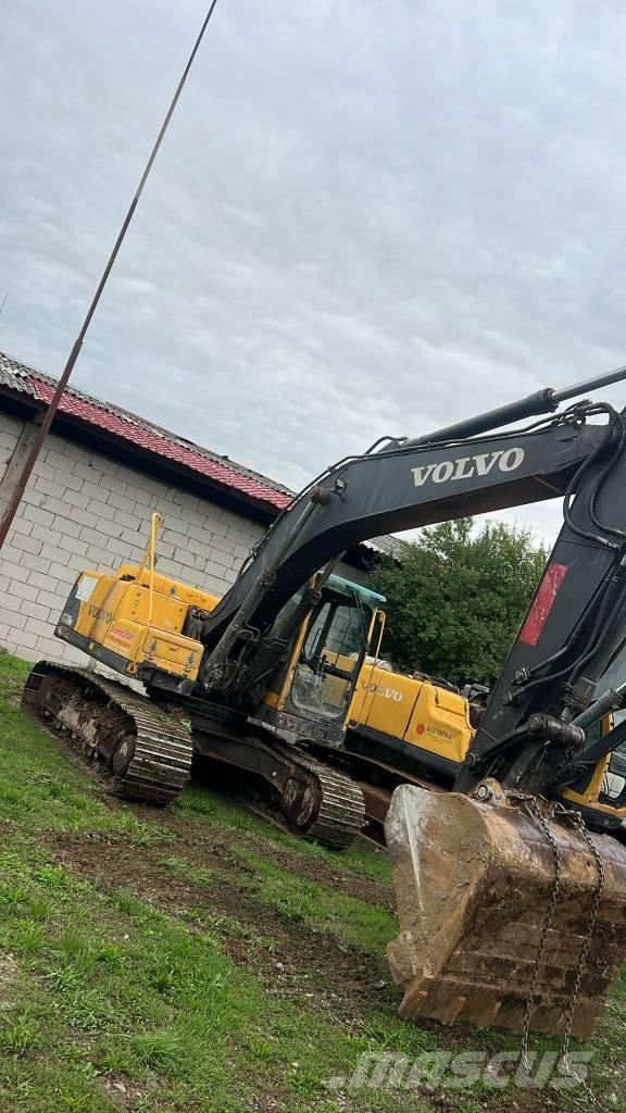 Volvo 210BNLC Plataformas y cucharones