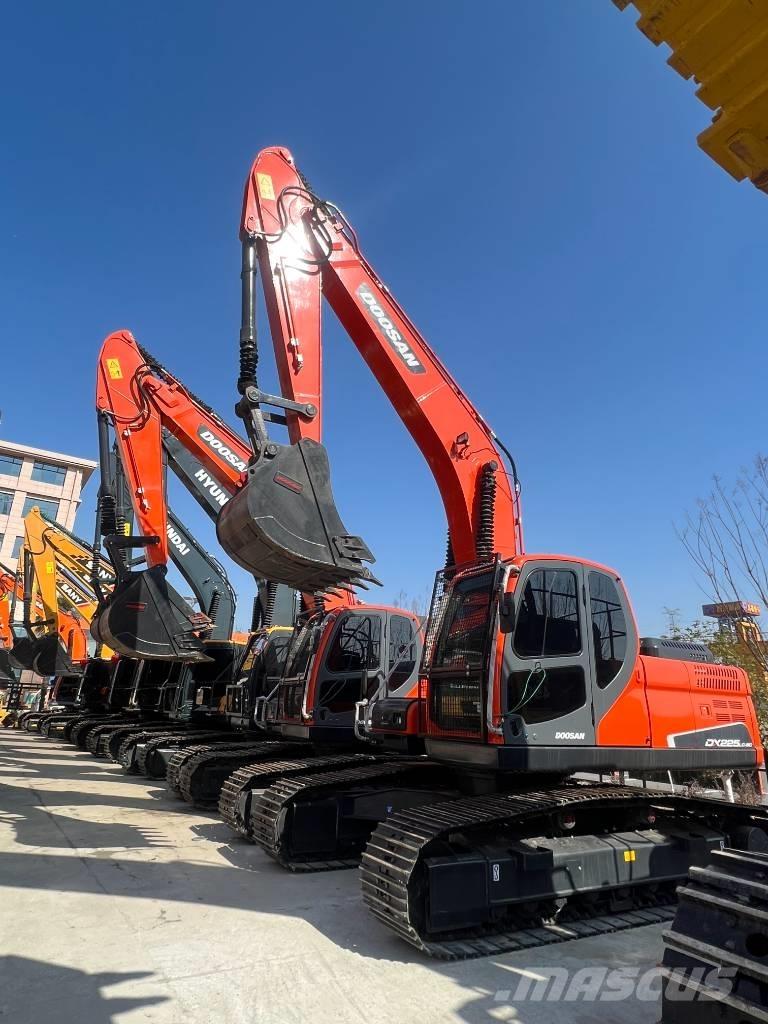 Doosan DX 225 Excavadoras sobre orugas