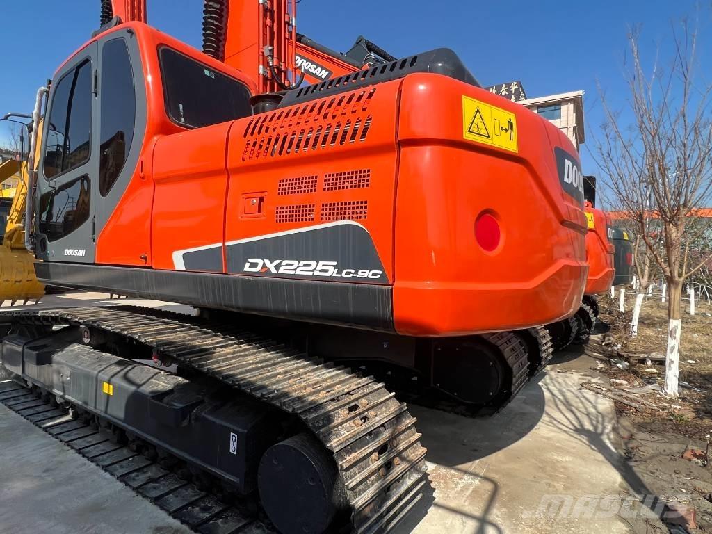 Doosan DX 225 Excavadoras sobre orugas