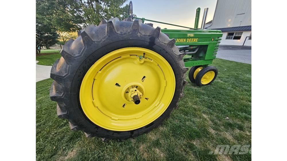 John Deere B Excavadoras